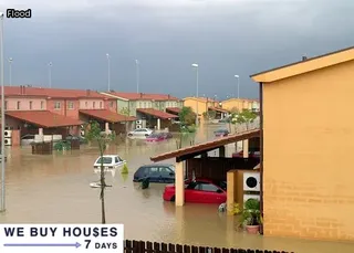 how much does flooding devalue a house